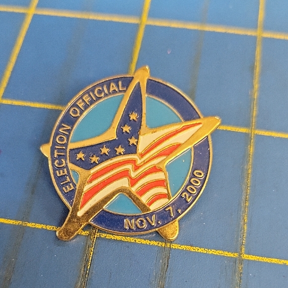 Vinntage Gold Tone 2000 Election Official Pin 1.25" Tack Pin - Picture 1 of 2